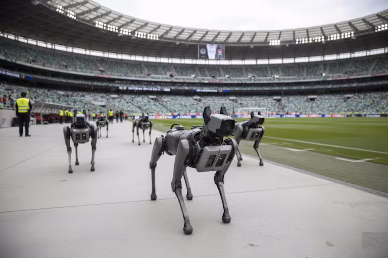 Perros robot vigilarán el Estadio Monterrey en el Mundial 2026